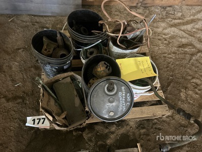 2 Cylinder Transmission & PTO Parts (Unsorted) Pièces diverses