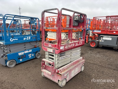 2020 MEC Micro19 Electric Scissor Lift