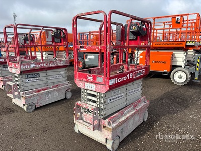 2018 MEC Micro19 Electric Scissor Lift