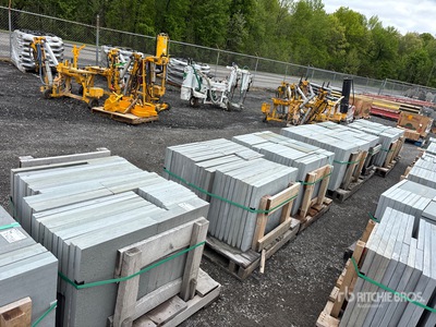Quantity of (7) Pallets of Bluestone Landscaping Paver Pierres