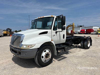 2007 International 4200 4x2 Abroll-Lkw