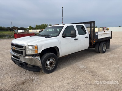 2013 Chevrolet Silverado 3500HD 4x2 Crew Cab Flatbed Truck