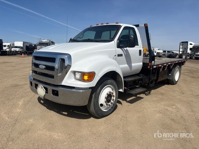 2007 Ford F-650 XLT 4x2 Flatbed Truck