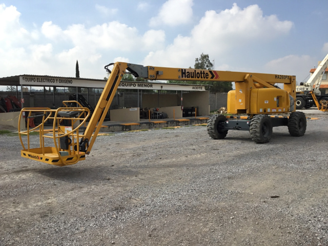 2015 Haulotte HA260PX 4WD Diesel Articulating Boom Lift 2015 Haulotte HA260PX 4WD Diesel Articulating Boom Lift