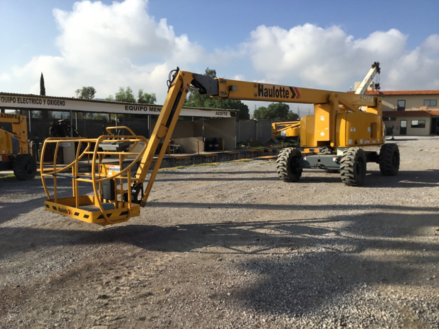 2015 Haulotte HA260PX 4WD Diesel Articulating Boom Lift 2015 Haulotte HA260PX 4WD Diesel Articulating Boom Lift