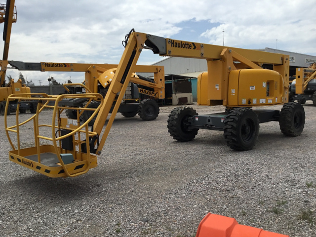 2015 Haulotte HA20PX 4WD Diesel Articulating Boom Lift 2015 Haulotte HA20PX 4WD Diesel Articulating Boom Lift