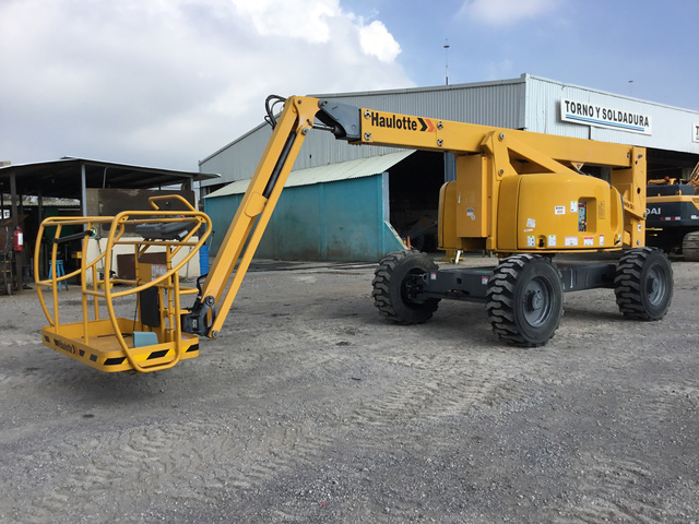 2015 Haulotte HA20PX 4WD Diesel Articulating Boom Lift 2015 Haulotte HA20PX 4WD Diesel Articulating Boom Lift