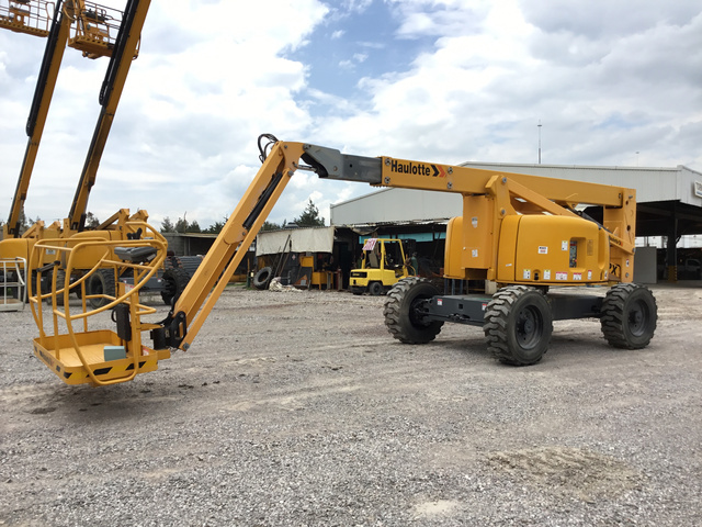 2015 Haulotte HA20PX 4WD Diesel Articulating Boom Lift 2015 Haulotte HA20PX 4WD Diesel Articulating Boom Lift