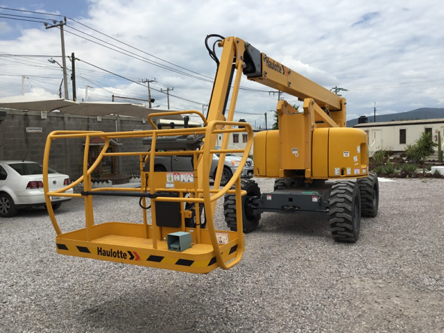 2015 Haulotte HA20PX 4WD Diesel Articulating Boom Lift 2015 Haulotte HA20PX 4WD Diesel Articulating Boom Lift