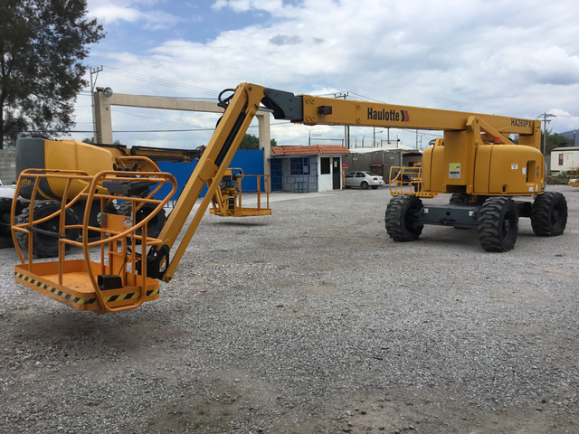 2013 Haulotte HA260PX 4WD Diesel Articulating Boom Lift 2013 Haulotte HA260PX 4WD Diesel Articulating Boom Lift