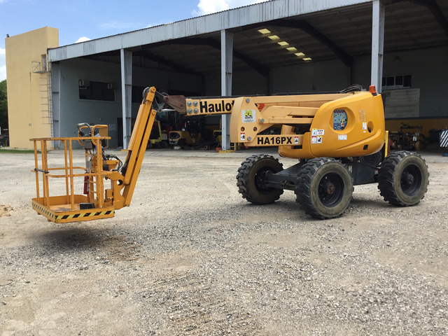 2013 Haulotte HA16PX 4WD Diesel Articulating Boom Lift 2013 Haulotte HA16PX 4WD Diesel Articulating Boom Lift