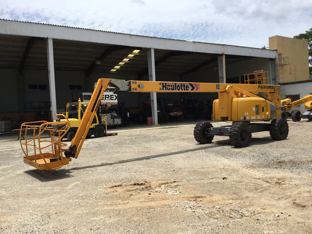 2013 Haulotte HA260PX 4WD Diesel Articulating Boom Lift 2013 Haulotte HA260PX 4WD Diesel Articulating Boom Lift