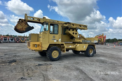 Gradall G3WD 4x4 Highway Wheeled Excavator