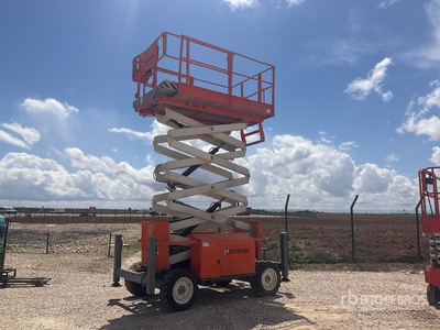2016 Snorkel S3370RT V4 4x4 Diesel Scissor Lift