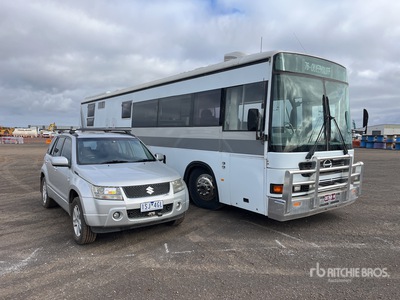 1990 Hino RG197K 4x2 Bus & 2008 Suzuki Grand Vitara 4x4 SUV