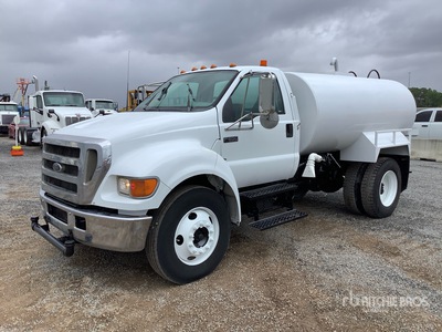 2006 Ford F-650 4x2 Camion cisterna de agua
