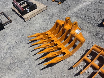 2026 GIYI 32 in Excavator Rake - Fits Cat 305 (Unused)