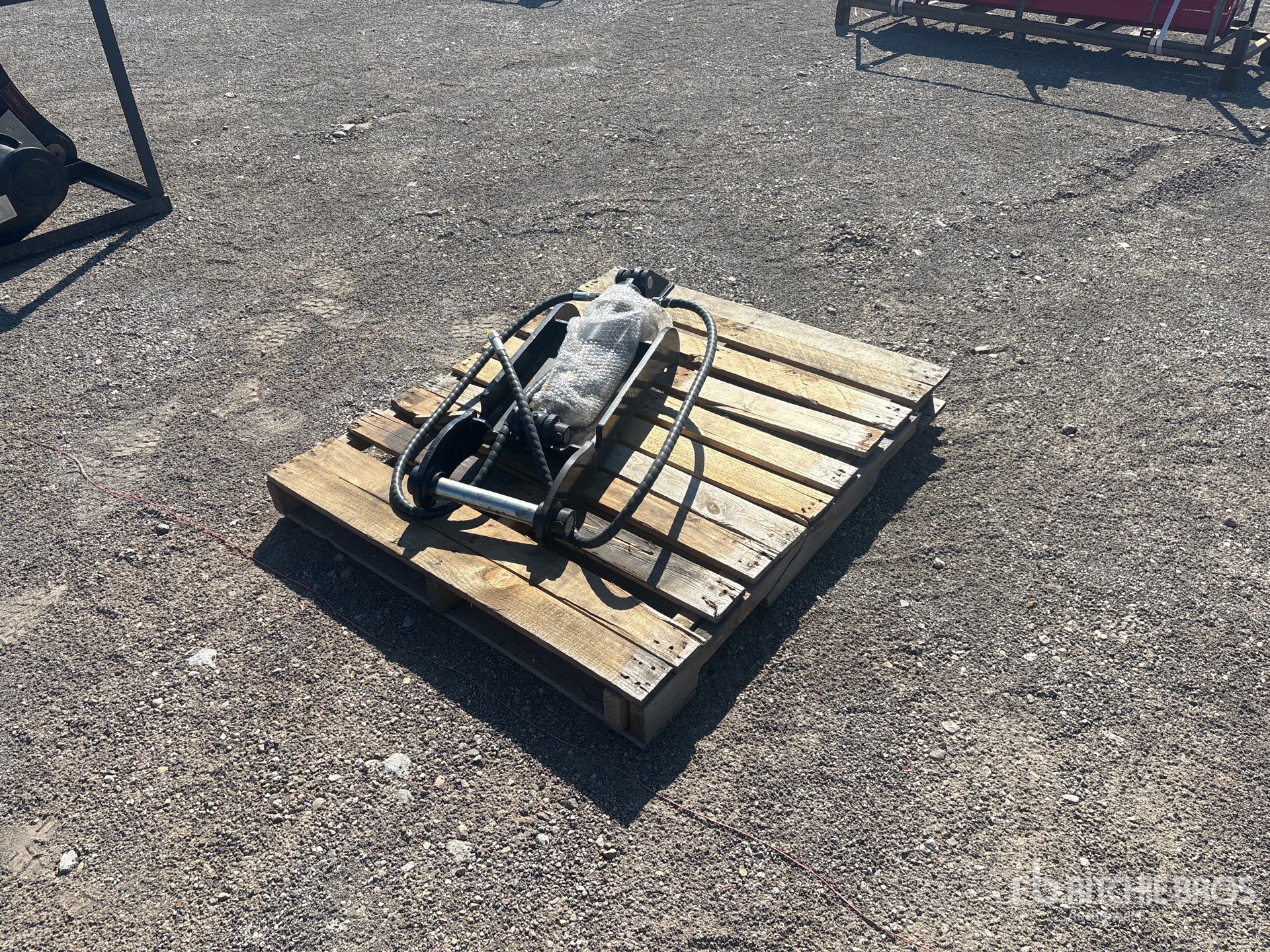 2026 GIYI GY-XJ3T 11 in Hydraulic Excavator Thumb (Unused)