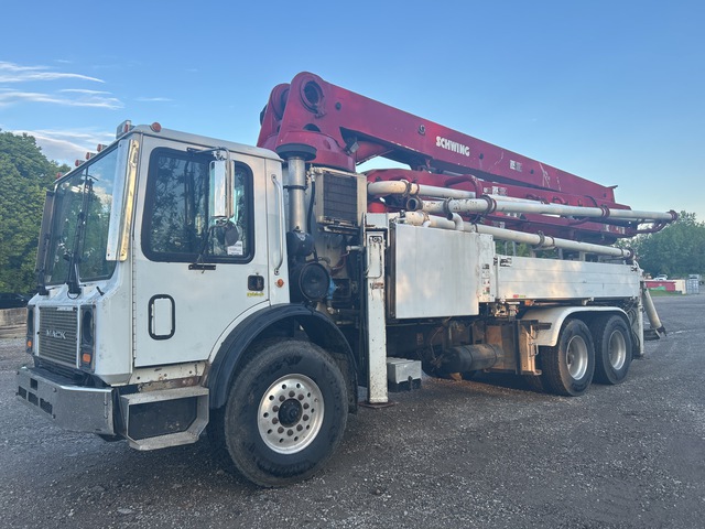 2008 Schwing 2025-5732XL 32 m on 2007 Schwing MR6 6x4 Concrete Pump Truck