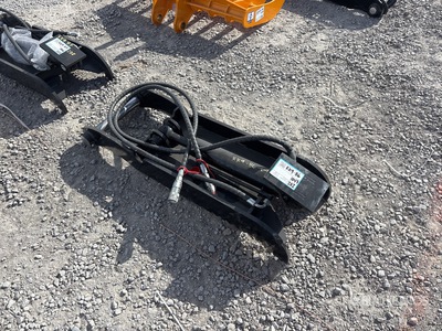 2026 GIYI GY-XJ7T 16 in Hydraulic Excavator Thumb (Unused)