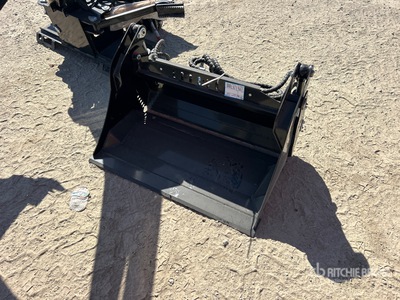2026 GIYI GY-XKH39 39 in Multi-Purpose Mini Skid Steer Bucket (Unused)