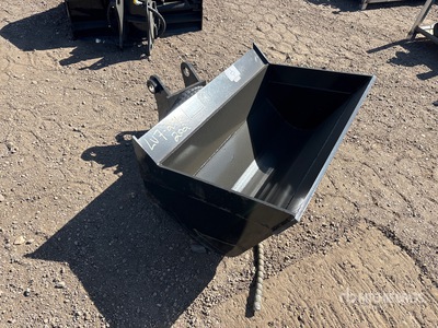 2026 GIYI GY-D5T 36 in Tilting Excavator Bucket - Fits Cat (Unused)