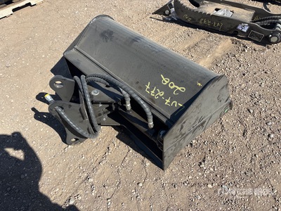 2026 GIYI GY-D5T 36 in Tilting Excavator Bucket - Fits Cat (Unused)