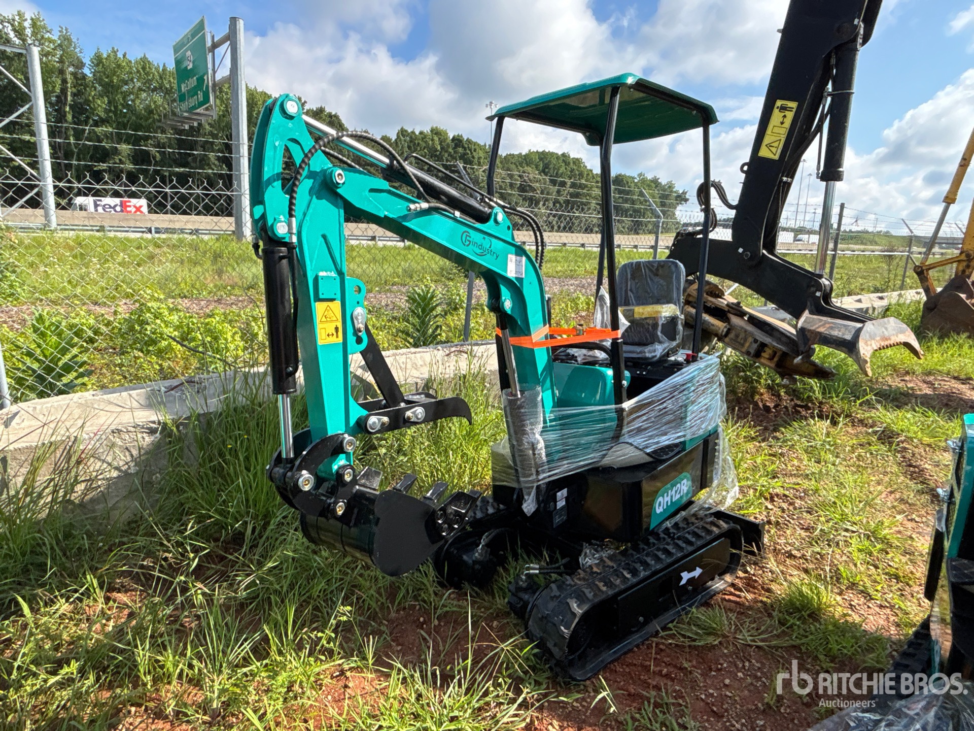 2026 CFG QH12R Mini Excavator (Unused)