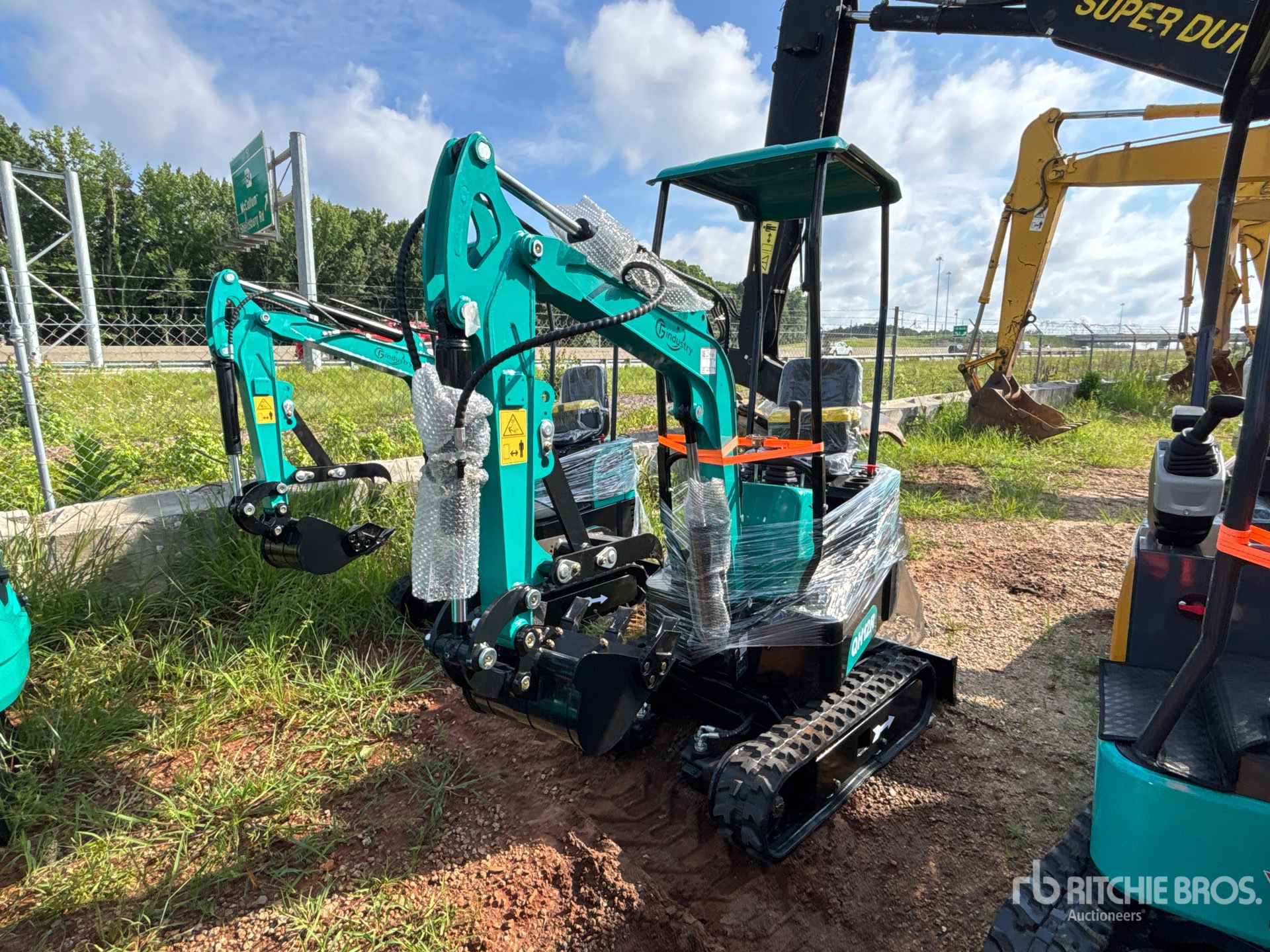 2026 CFG QH12R Mini Excavator (Unused)