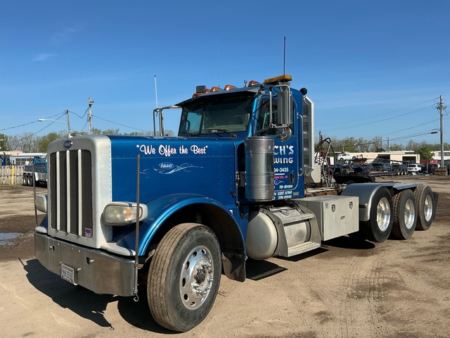 2010 Peterbilt 389 8x4 Heavy Haul Tri/A Day Cab Truck Tractor