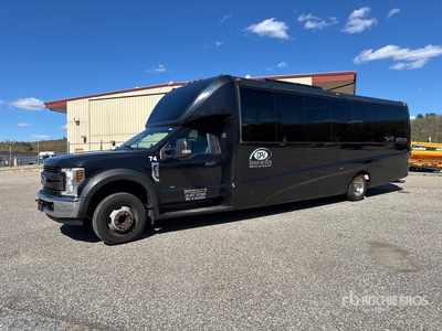2019 Ford F-550 4x2 23-Seat Bus