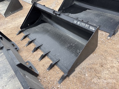 72 In Low Pro w/Teeth Skid Steer Bucket (Unused)