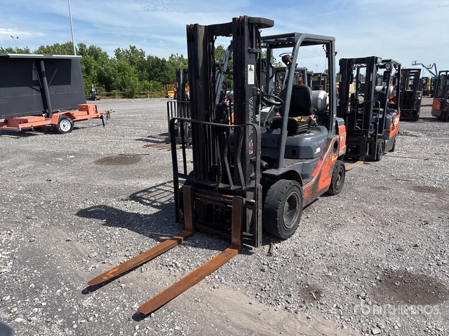 Toyota 8FGU25 4500 lb Pneumatic Tire Forklift