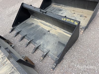 72 in Low Pro w/Teeth Skid Steer Bucket (Unused)