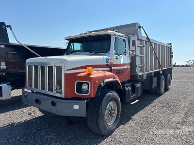 1993 International F2674 6x4 T/A Camión dumper