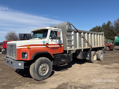 1993 International F-2674 6x4 T/A Dump Truck