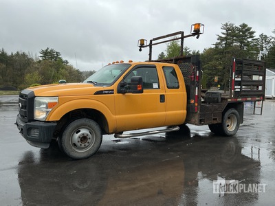 2011 Ford F-350 XL 4x2 Extended Cab Cone Truck Divers Camion de contrôle de la circulation