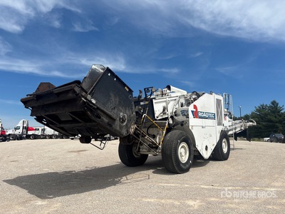 2013 Roadtec SB2500E Wheel Asphalt Transfer Machine