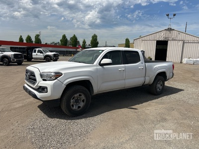 2016 Toyota Tacoma SR5 4x4 Crew Cab Pickup