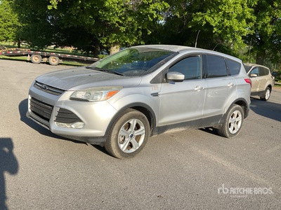 2016 Ford Escape SE AWD を見 SUV