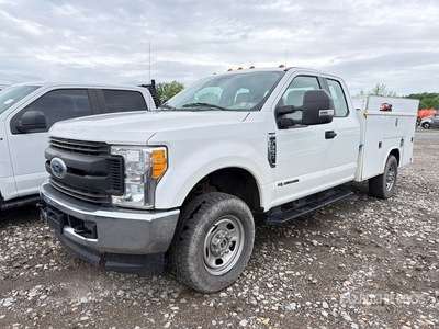 2017 Ford F-350 XL 4x4 Extended Cab Utility Truck