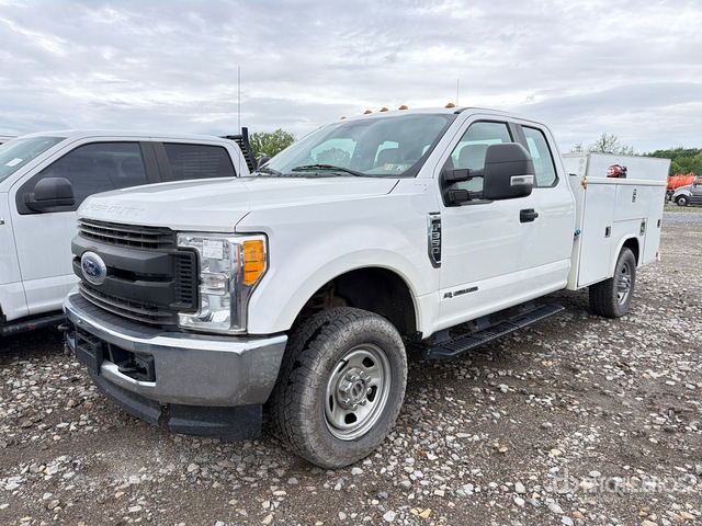 2017 Ford F-350 XL 4x4 Extended Cab Utility Truck