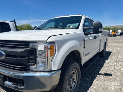 2017 Ford F-350 XL 4x4 Extended Cab Utility Truck