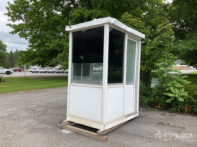 Austin Mohawk ALB46H1FW 6 ft x 4 ft 1 Person Skid-Mounted Guard Shack