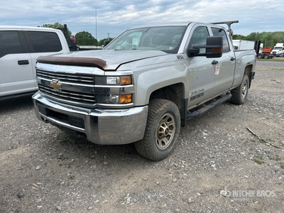 2015 Chevrolet Silverado 2500 HD 4x4 Crew Cab Pickup