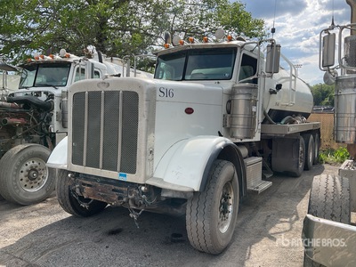 Crown on 2012 Peterbilt 388 8x4 Vakuumtankwägen (Inoperable)