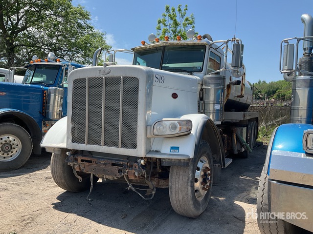 2012 Peterbilt 388 8x4 Vacuum Tanker Truck