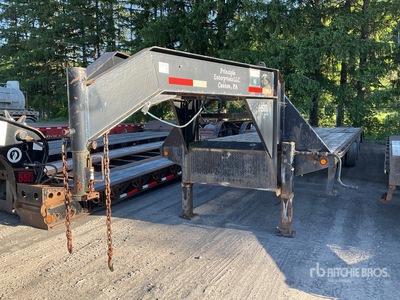 2009 Load Max LTD 32 ft T/A Gooseneck Equipment Trailer