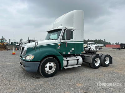 2009 Freightliner Columbia 120 6x4 تراكتور شاحنة نهارية (ثنائية المحور)
