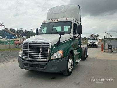 2016 Freightliner Cascadia 125 تراكتور شاحنة نهارية (ثنائية المحور)